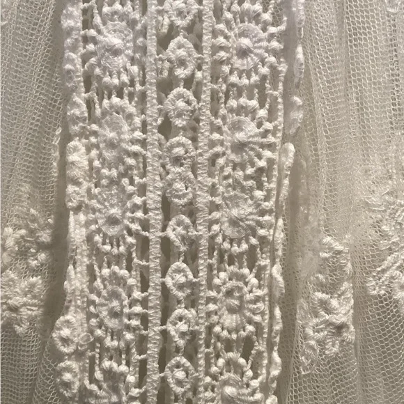 Elegant White Lace Kimono - Picture 7 of 9